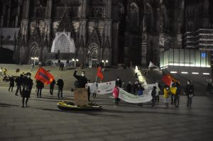 Read more about the article Erfolgreiche Protestkundgebung vor dem Kölner Dom