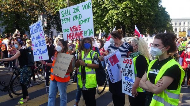 Solierklärung an die streikenden Mitarbeiterinnen und Mitarbeiter der Charité und von Vivantes in Berlin