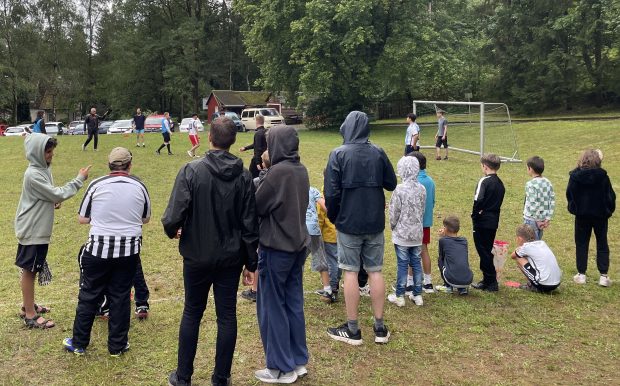 Schönes internationales Fußballturnier auf dem Sommercamp