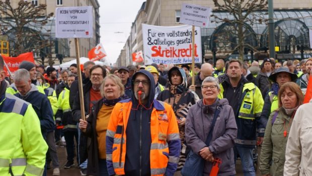 REBELL solidarisch mit selbstständigem Streik im Hamburger Hafen!