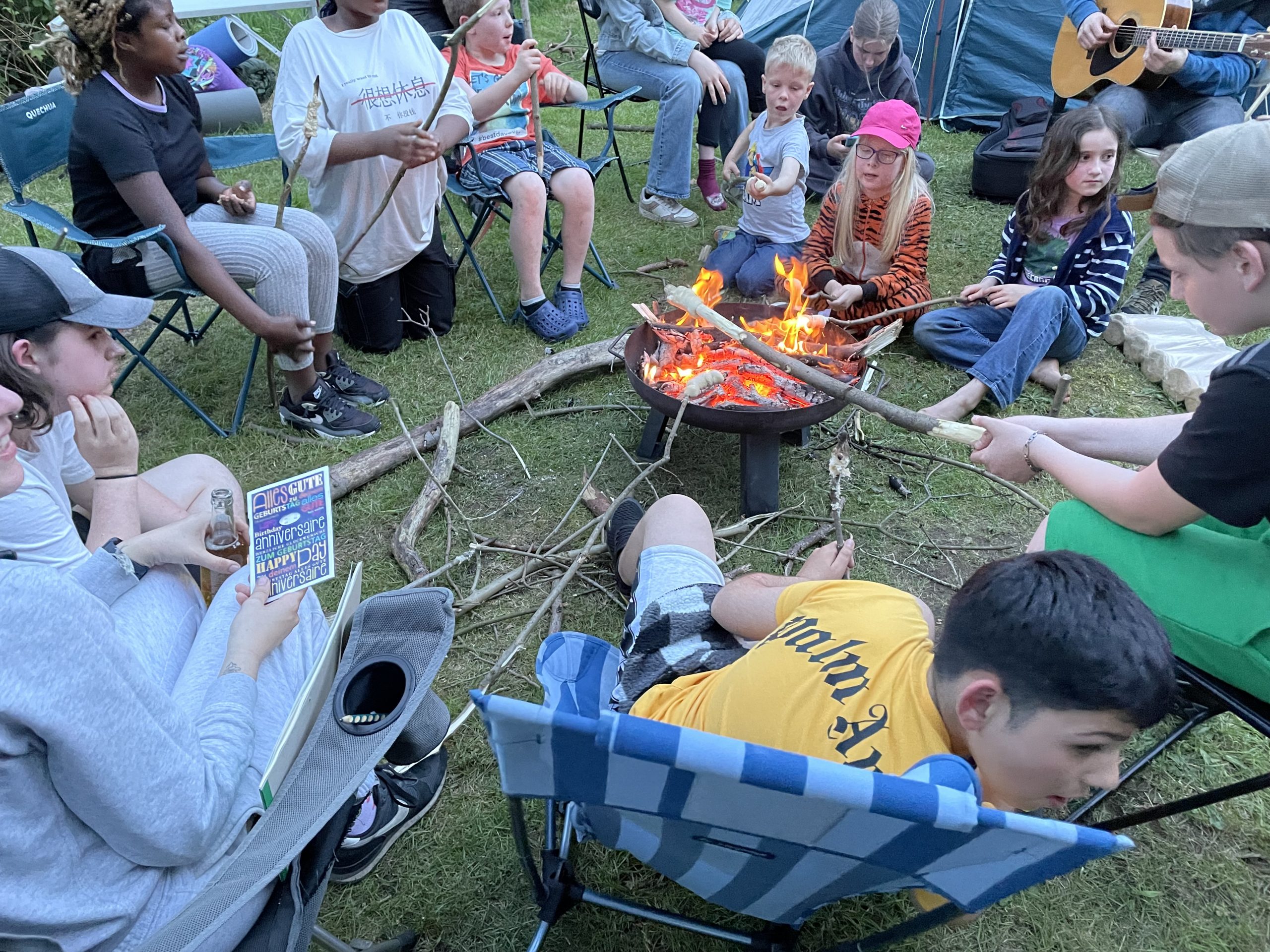 Probezelten für das Pfingstjugendtreffen auf dem Campingplatz Dünnwald