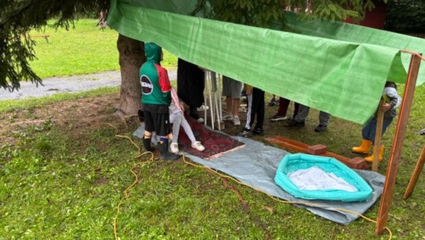 Thementag auf dem Sommercamp: Rotfüchse bauen ein Krankenhaus für Gaza!