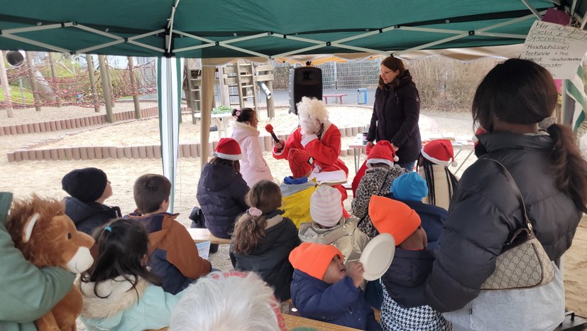 Nikolausfeier in Hagen: Den Regen beseite geschoben