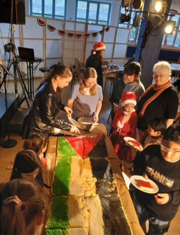 Rotfüchse Stuttgart backen Mega-Torte für Gaza