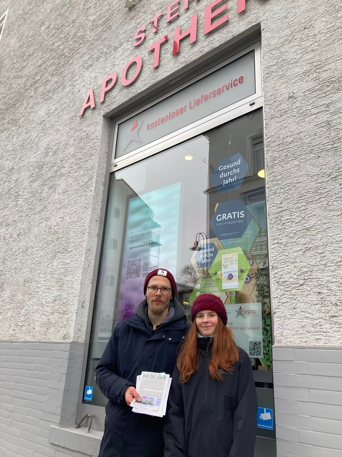 Solidarität mit „Gaza soll leben“ bei Apotheken in Darmstadt