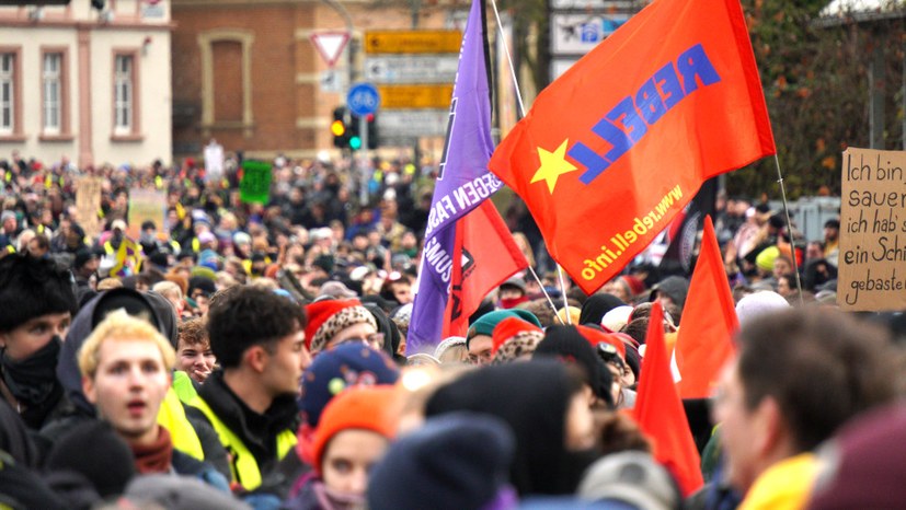 Erklärung des Zentralkomitees der MLPD: Millionen formieren sich weltweit gegen Faschismus und Krieg