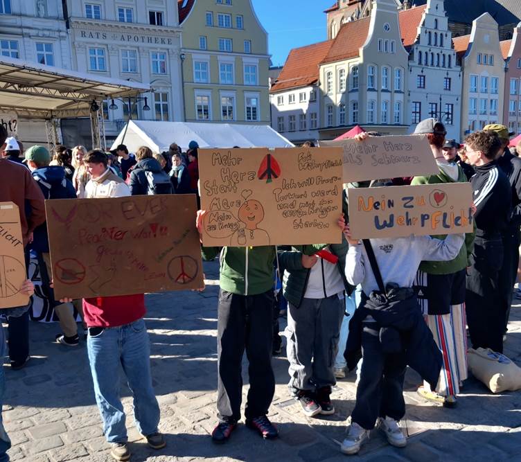 Schulstreik gegen die Wehrpflicht in Rostock