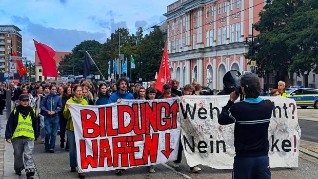 Schulboykott gegen Wehrpflicht – 45.000 Teilnehmerinnen und Teilnehmer